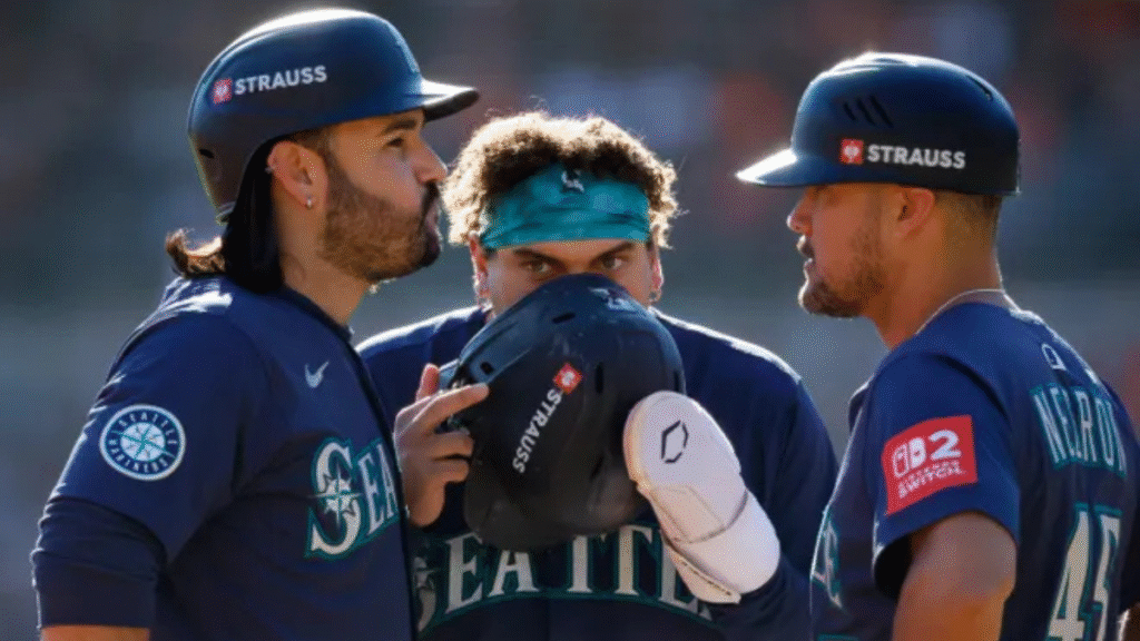 Seattle Mariners sign relaying